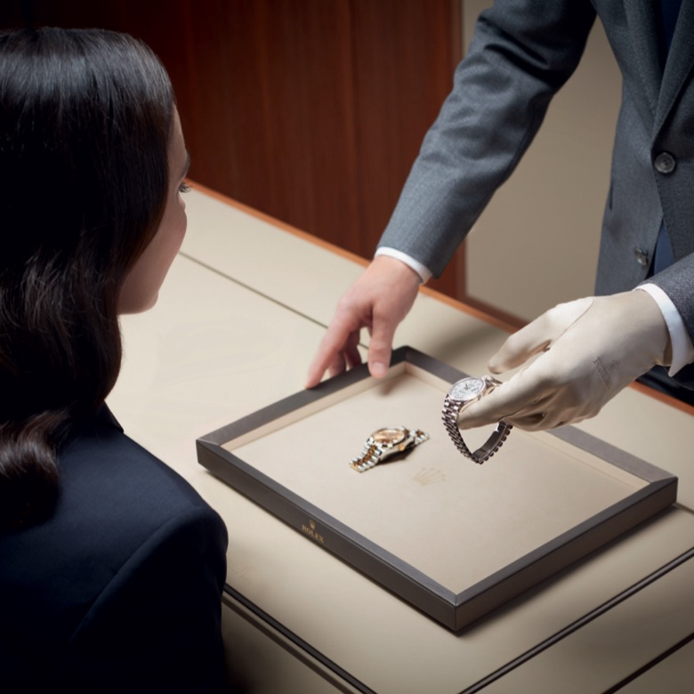 discover-rolex-message-7214_shoot_shop_geneva_retail_campaign_client_vendeur_pub_25_03_2019_sm_iso_01-portrait