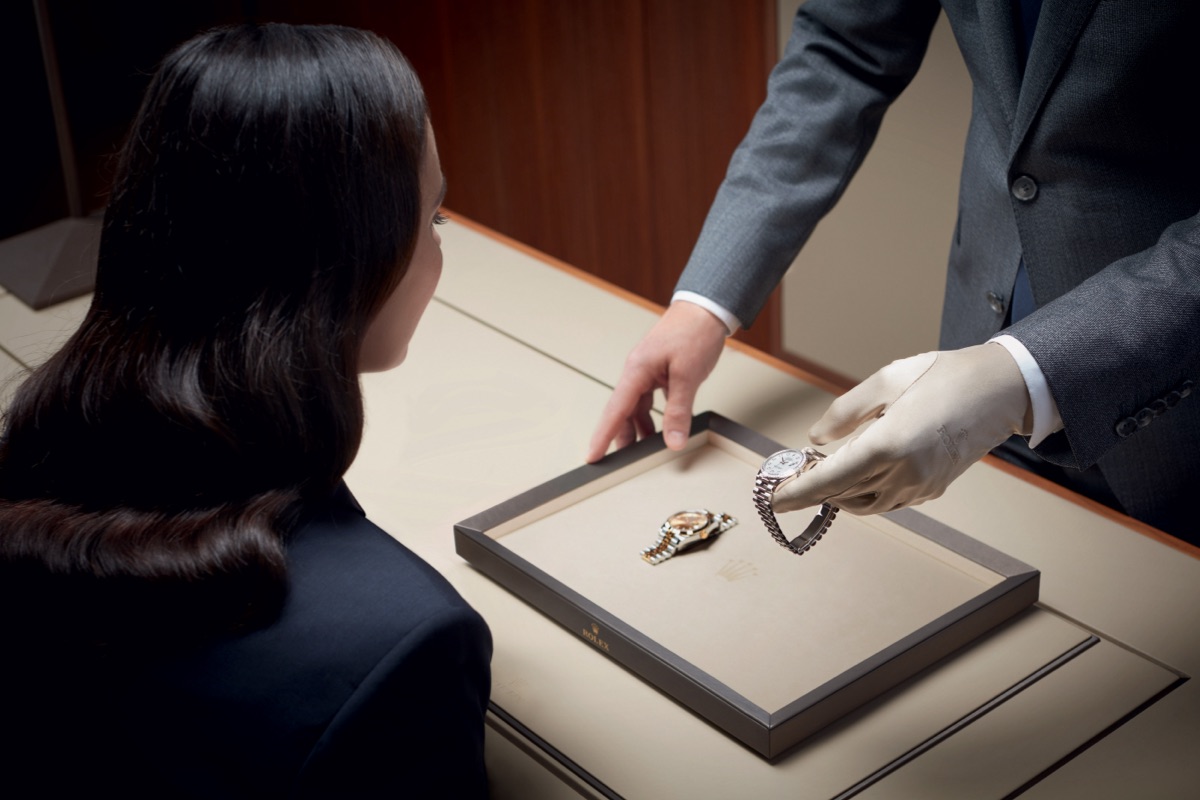 rolex-contact-message-7214_shoot_shop_geneva_retail_campaign_client_vendeur_pub_25_03_2019_sm_iso_01-landscape