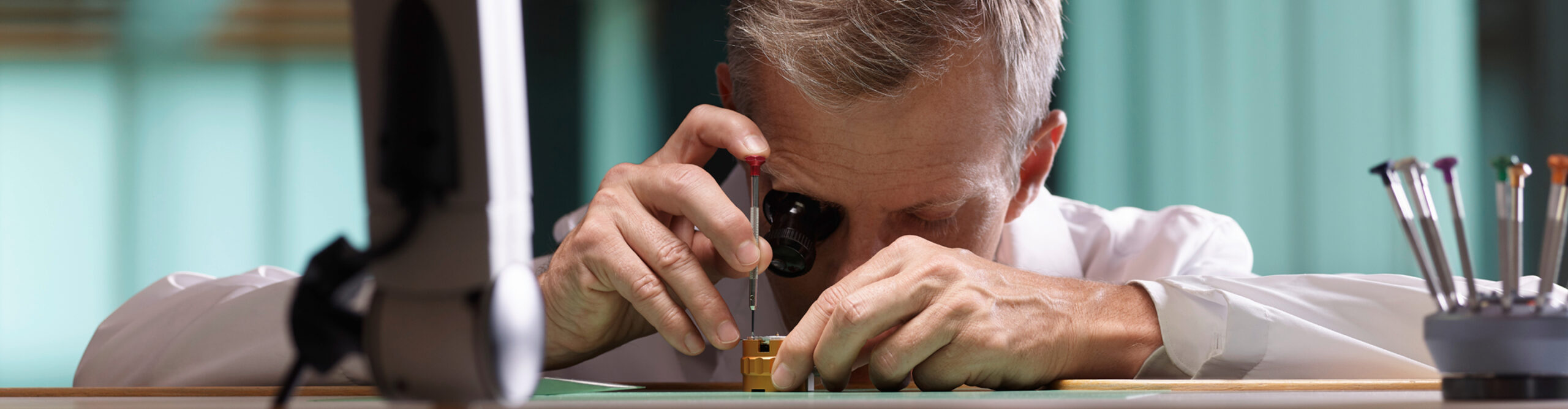 rolex-servicing-prices-cover-2234_rolex_sav_corporate_d9_magasin_00638