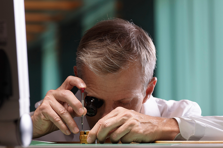 rolex-servicing-prices-cover-2234_rolex_sav_corporate_d9_magasin_00638_portrait